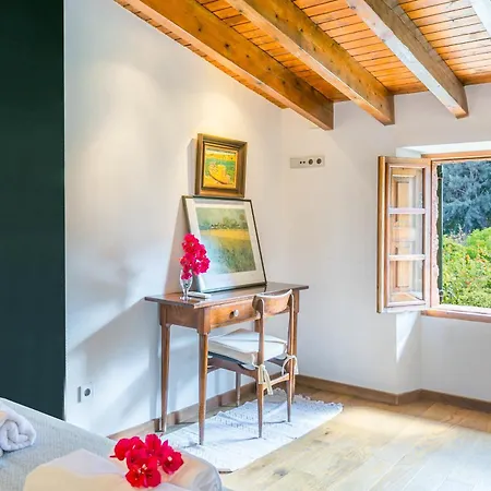 Beautiful Mallorcan With Pool In Holiday home
