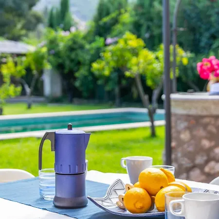 Beautiful Mallorcan With Pool In Soller